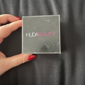 Huda Beauty - Loose Setting Powder